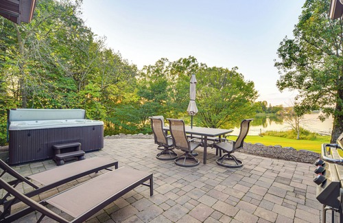 Siren Cabin | Patio, Views & Hot Tub: Quiet Lakeside Cabin