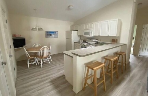 Duval Villa | PATIO VILLA WITH BONUS ROOM BEAUTIFUL 2 BEDROOM, 2 BATH HOME, GREAT LOCATION