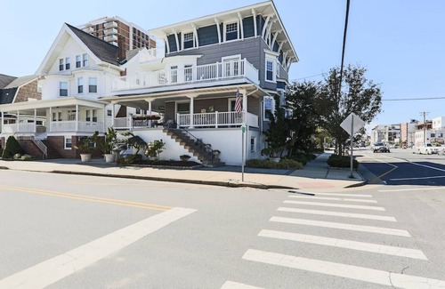 Ventnor City House | Patio w/Ocean Views★Beach Block★ Parking★