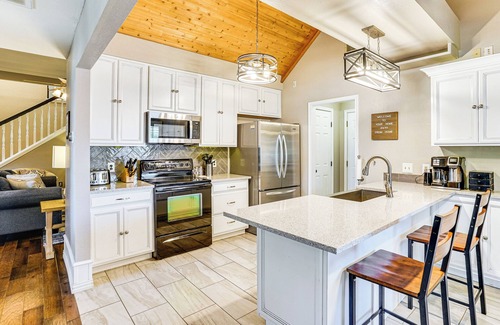 Bedford House | Patio & Yard: Family Home 12 Mi to AT&T Stadium!