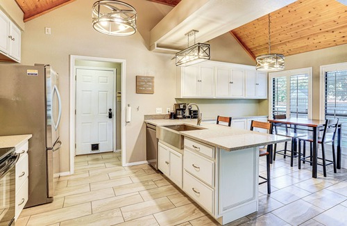 Bedford House | Patio & Yard: Family Home 12 Mi to AT&T Stadium!