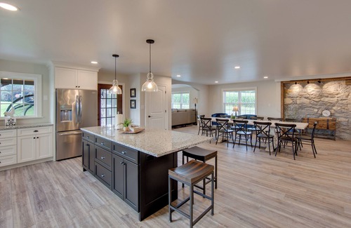 Gordonville House | Patio & Yard: Newly Built Retreat in Ronks!