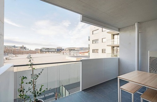 Hobart Central Business District Apartment | Patrick Calm Easy Living near Dining and Hobart CBD