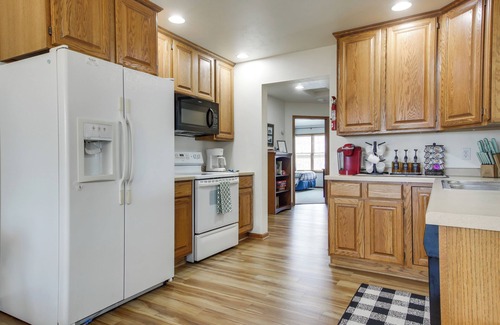 Egg Harbor Condo | 'Pattie's Other Place' - Indoor Pool Access!
