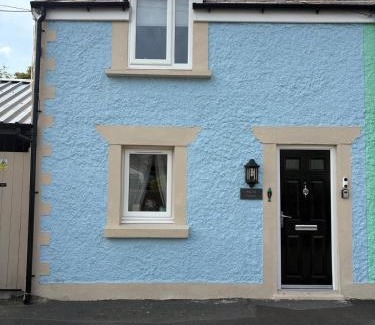 Brynsiencyn House | Pauls Place - Cosy Cottage with Hot Tub