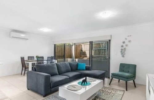Pallara House | Pave House x Excellent location