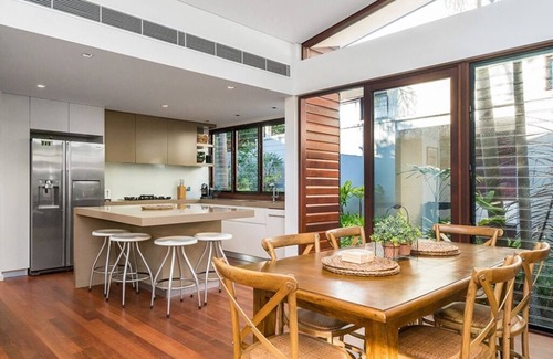 Broken Head House | Pavilion 4, beachside, walk 300m through the dunes to Broken Head Beach.