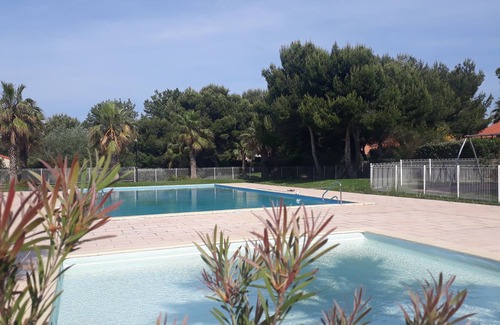 Martigues Cabin | Pavilion in residence with swimming pool 150m from the sea