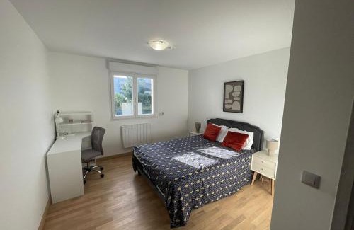 Carrieres-sous-Poissy Villa | Pavillion Peuple de l'Herbe