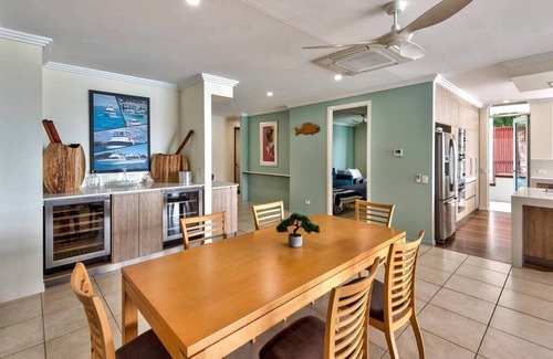 Hamilton Island Apartment | Pavillions 24, Marina Front Apartment on Hamilton Island