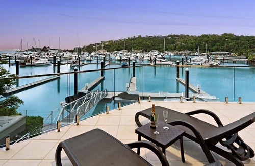 Hamilton Island Apartment | Pavillions 3 Hamilton Island - oceanviews, golf buggy and transfers