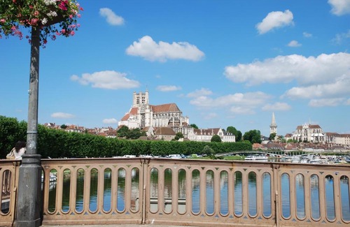 Irancy House | Pavillon Saint-Vincent