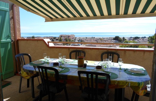 Saint-Pierre-la-Mer Cabin | Pavillon T3 * 72m2 Terrace 180° Sea View, Wifi, Swimming pool, Internet, Air conditioning,