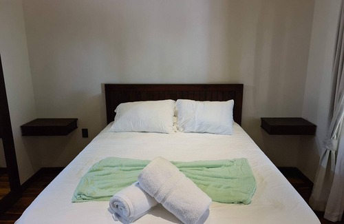 Dominical Hotel | Pavones Beach Queen Room at Hona Beach Hotel