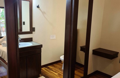 Dominical Hotel | Pavones Beach Queen Room at Hona Beach Hotel