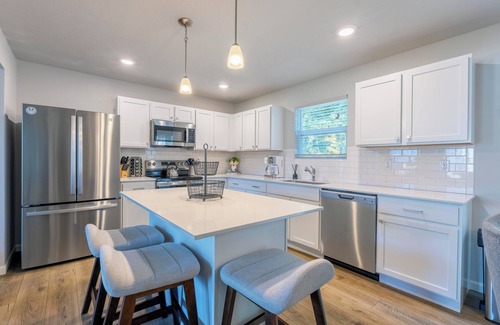 Watervliet House | Paw Paw Lake Escape | Pet Friendly | Near Paw Paw Lake