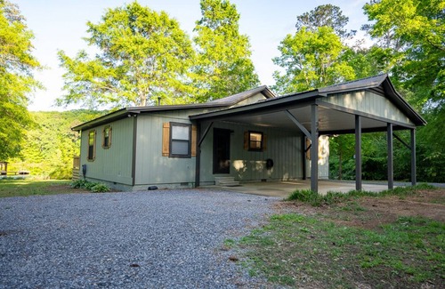 Grant Cabin | Paw Paw's Fish Tales Cabin on Lake Guntersville with 2 slip Boat Dock
