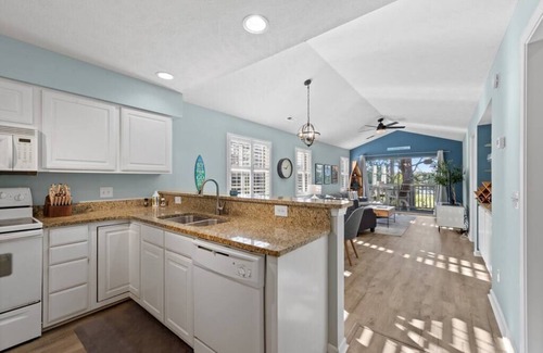 Pawleys Island Condo | Pawley's Bunker 3Bedroom, 3Bath True Blue Condo