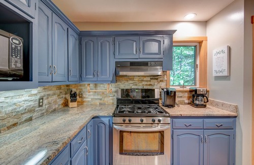 Boone House | Paws A While- Hot Tub, Pool Table, Firepit & More!