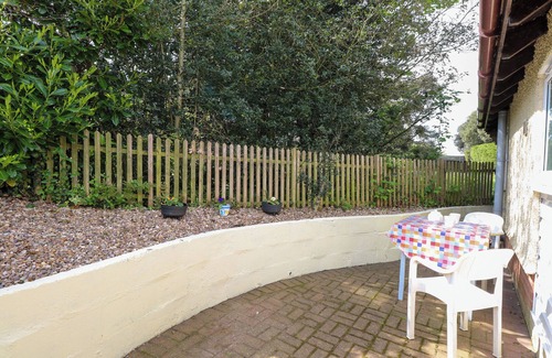 Irstead House | PAWS-A-WHILE, pet friendly, with a garden in Hoveton & Wroxham