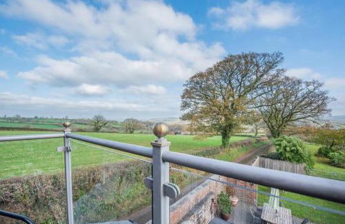 Porthyrhyd House | Paxton View Barn - Llanddarog
