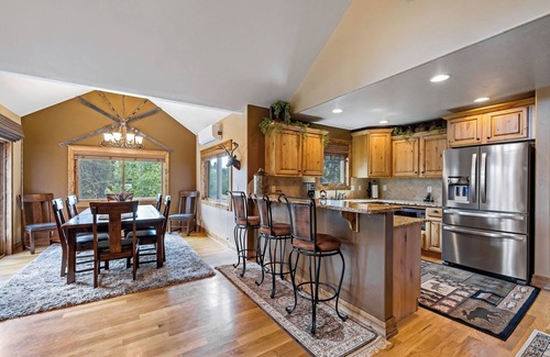 McCall House | Payette RIver Estate - Game Room - Hot tub - Firepit - AC - Trailer parking
