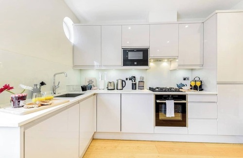 Holland Park Apartment | PBC | Luxury One Bedroom Apartment in Soho GT13