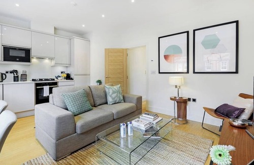 Holland Park Apartment | PBC | Luxury One Bedroom Apartment in Soho GT13