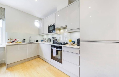 Holland Park Apartment | PBC | Luxury One Bedroom Apartment in Soho GT13