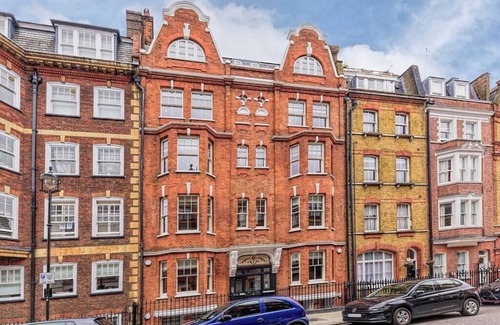 Colville Apartment | PBC | Modern One Bedroom Apartment in Soho GT8