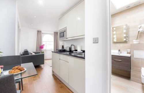 Colville Apartment | PBC | Modern One Bedroom Apartment Bayswater LS14