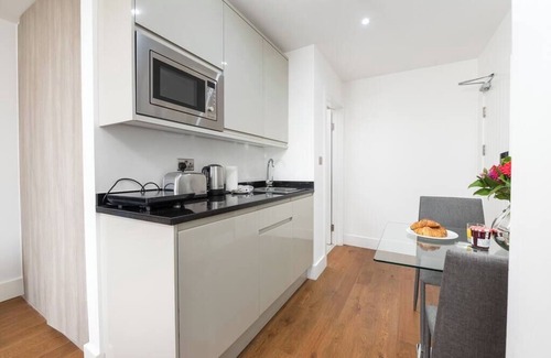 Colville Apartment | PBC | Modern One Bedroom Apartment Bayswater LS14