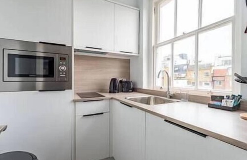 Holland Park Apartment | PBC | Modern Studio Apartment in Paddington DT9