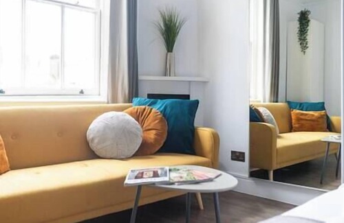 Holland Park Apartment | PBC | Modern Studio Apartment in Paddington DT9