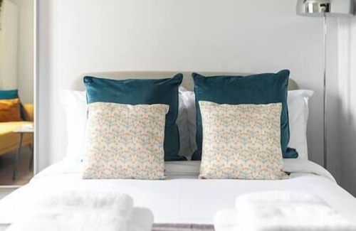 Holland Park Apartment | PBC | Modern Studio Apartment in Paddington DT9