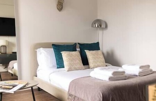 Holland Park Apartment | PBC | Modern Studio Apartment in Paddington DT9