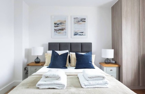 Colville Apartment | PBC | Modern Studio Apartment in Bayswater LS13
