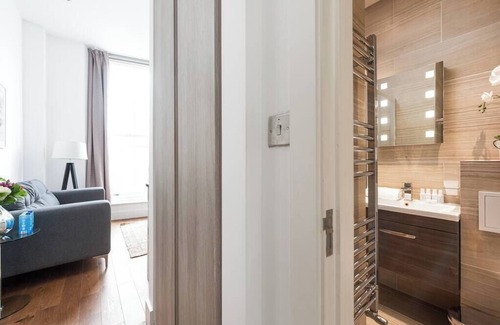 Colville Apartment | PBC | Modern Two Bedroom Apartment South Kensington BH3