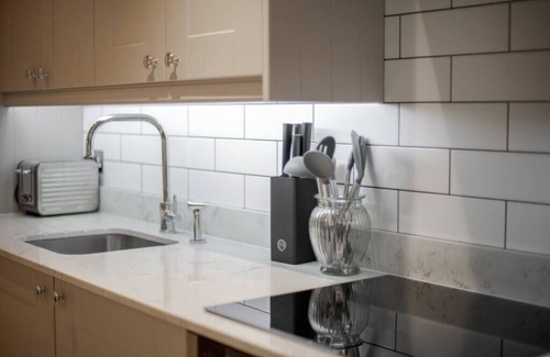 Holland Park Apartment | PBC | One Bed Flat w/Terrace Notting Hill CLR