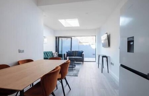 Notting Dale Apartment | PBC | Studio Apartment in Richmond RICH2