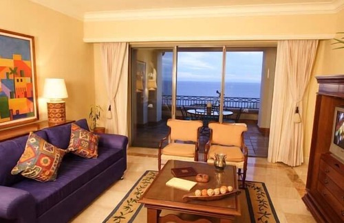 Paraiso Escondido Hotel | PBSB Executive Suite: Sleeps 6. USD2000/week. Sept 13-20, 2025 or avail dates