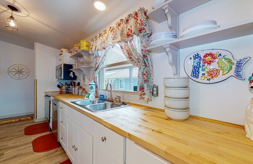 Leeward Sands House | PC644 Golf Cart Included, Pet Friendly, Private Pool