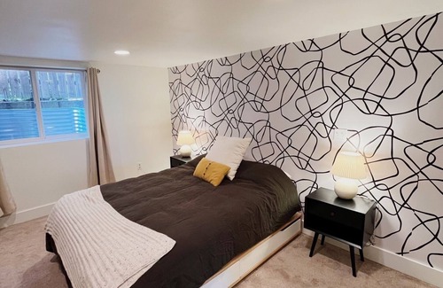 Ladd's Addition Apartment | PDX Pad On Clinton: Stones throw to restaurants, bars and shops on Division