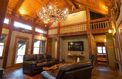 Gnaw Bone Cabin | Peace and luxury abound at Raspberry Ridge in Nashville, In!