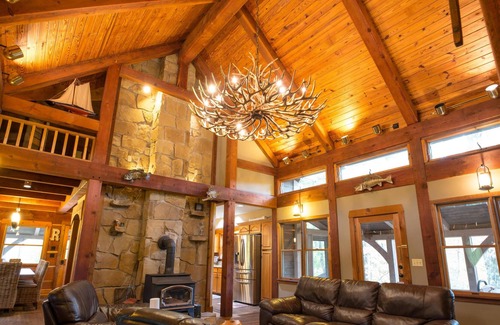 Gnaw Bone Cabin | Peace and luxury abound at Raspberry Ridge in Nashville, In!