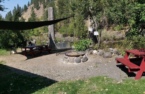 New Meadows Cabin | Peace by the river. Cozy cabin right next to the Little Salmon River