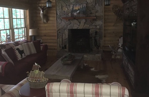 Zirconia House | Peace full wooded setting Log Home, w/Stone Fireplace, Access to Lake Summit,
