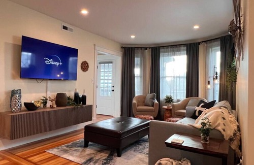 Everett House | PEACE IN THE CITY - Humble Luxury minutes from Boston, Beach & Casino