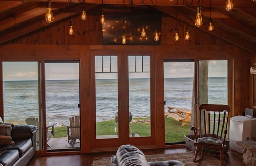 Sturgeon Bay Cottage | Peace of Beach, private 4 season cottage on beautiful shores of Door County