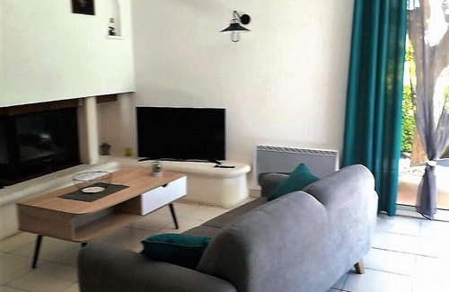 Boujan-sur-Libron Villa | PEACE OF MIND ASSURED. COMFORT, COCOONING ATMOSPHERE, JACUZZI, LARGE GARDEN......